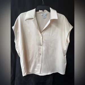 NWoT Rachel Zoe Cream Satin Short Sleeve Button Down Top Blouse Medium
